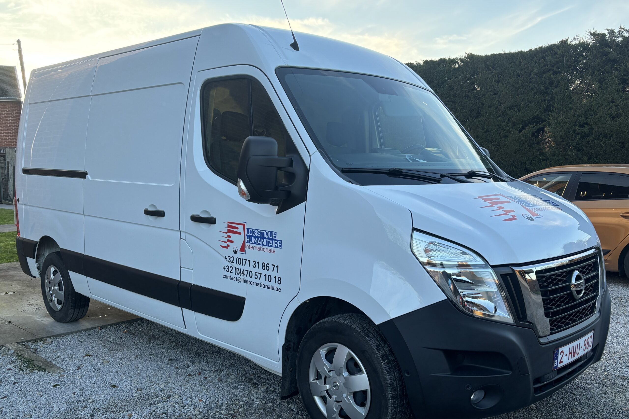 Materials adapted to the identified needs are selected and shipped in accordance with applicable requirements, then received and distributed with local partners to targeted beneficiaries, using our vans.